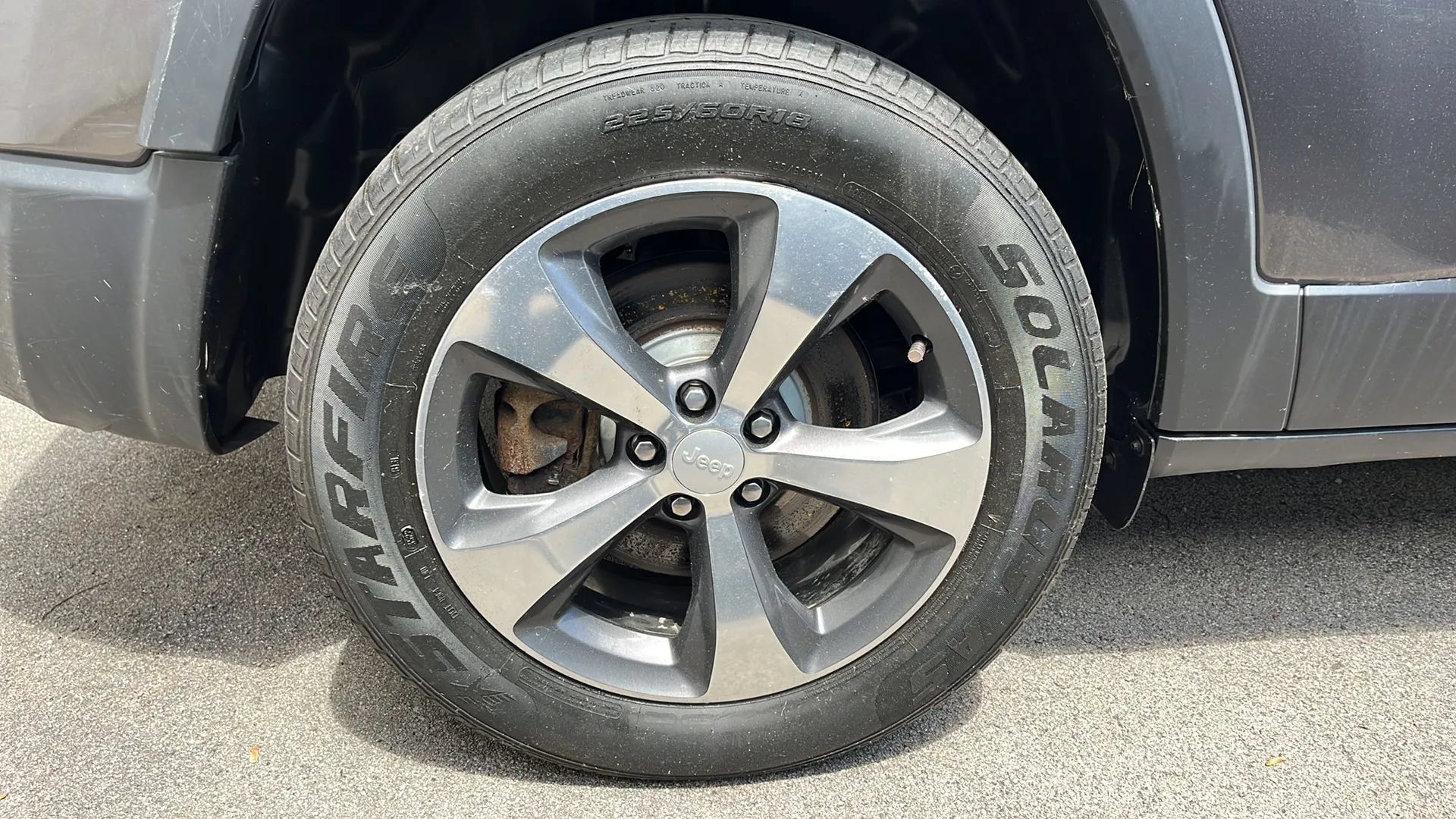 Used 2019 Jeep Cherokee Limited AWD/4WD image 11