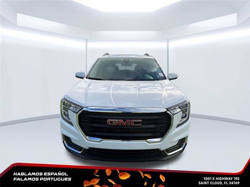 Used 2024 GMC Terrain SLE w/ Driver Convenience Package FWD image 8