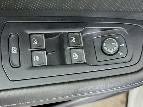 Used 2025 Volkswagen Atlas SE FWD image 15