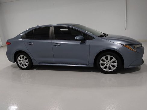 Used 2022 Toyota Corolla LE image 11