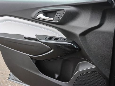 New 2026 Chevrolet Trax LT w/ Sunroof Package image 19