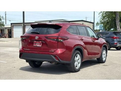 Certified 2025 Toyota Highlander LE AWD/4WD image 6