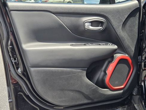 Used 2023 Jeep Renegade Trailhawk AWD/4WD image 84