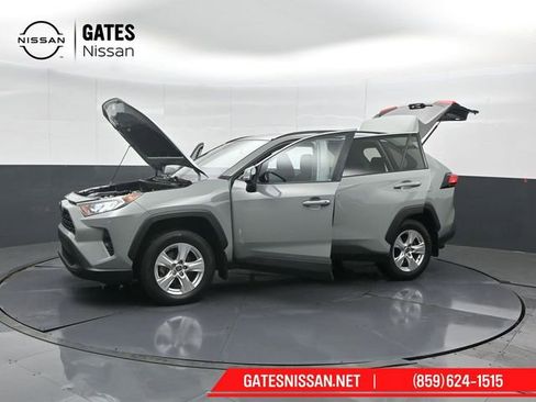 Used 2021 Toyota RAV4 XLE AWD/4WD image 51