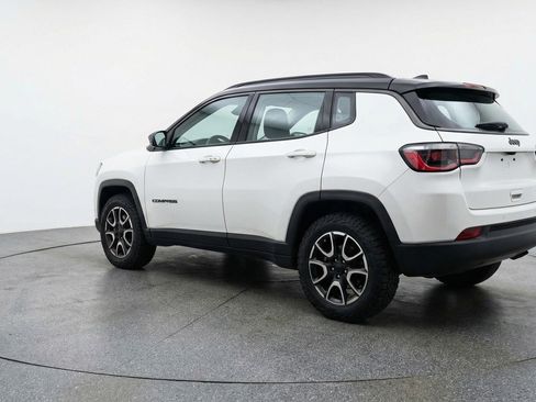 Used 2025 Jeep Compass Trailhawk AWD/4WD image 6
