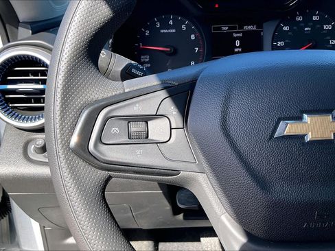 Used 2024 Chevrolet Trax LS w/ LS Convenience Package FWD image 18