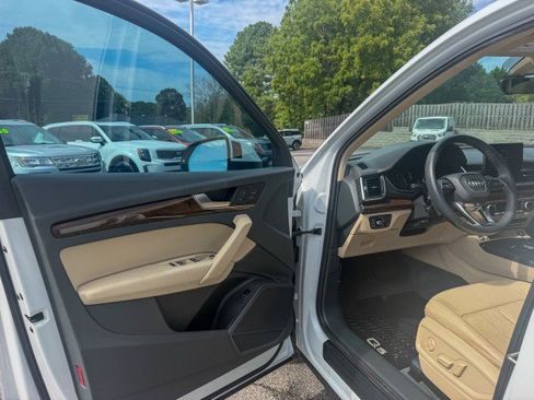 Used 2019 Audi Q5 2.0T Premium w/ Convenience Package AWD/4WD image 15