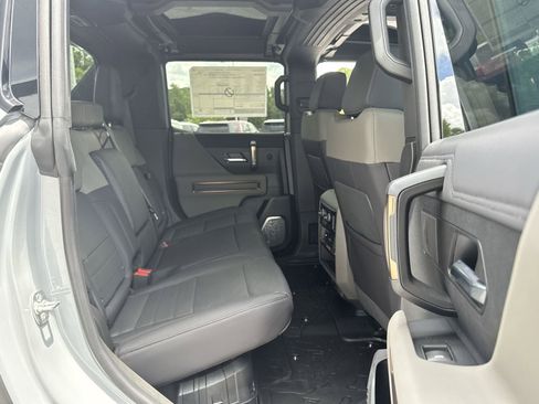 New 2025 GMC Hummer EV 2X image 29