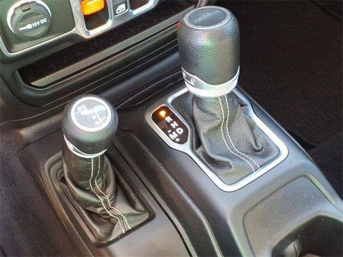 Used 2020 Jeep Gladiator Overland image 16