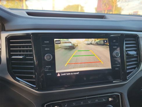 Certified 2022 Volkswagen Atlas Cross Sport SE image 23