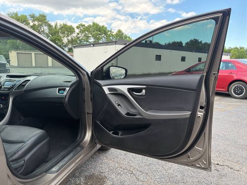 Used 2016 Hyundai Elantra Limited FWD image 29
