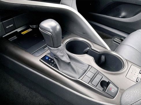 Used 2022 Toyota Camry XSE image 31