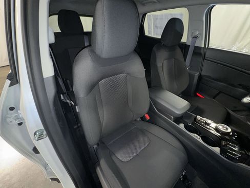 Certified 2025 Kia Sportage LX image 27