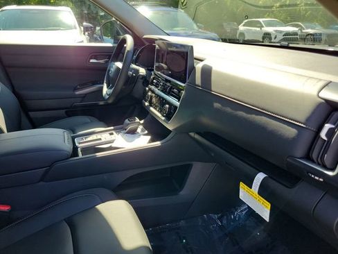 New 2026 Nissan Pathfinder SL FWD image 32