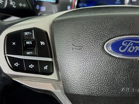 Used 2023 Ford Explorer XLT w/ Equipment Group 202A AWD/4WD image 11