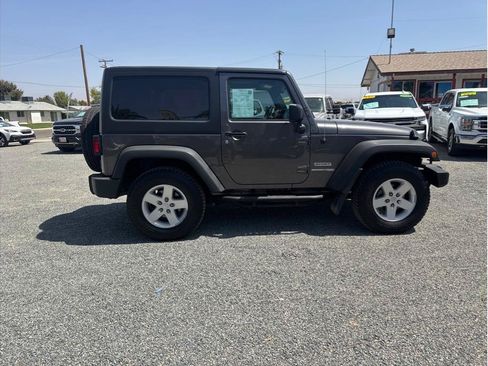 Used 2018 Jeep Wrangler Sport AWD/4WD image 3