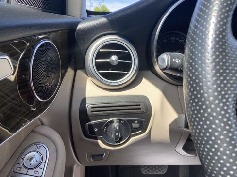 Used 2019 Mercedes-Benz GLC 300 4MATIC image 23