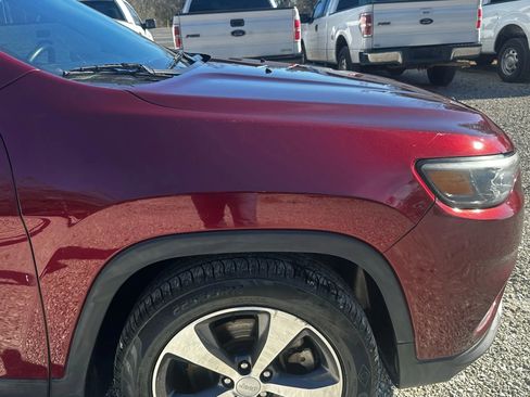 Used 2019 Jeep Cherokee Limited FWD image 17
