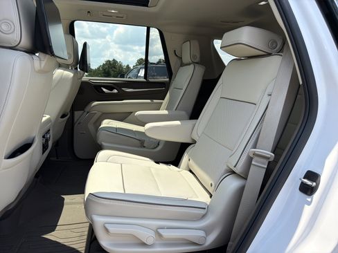 Used 2024 GMC Yukon Denali w/ Advanced Technology Package AWD/4WD image 30