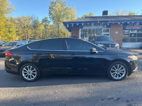 Used 2017 Ford Fusion SE image 4