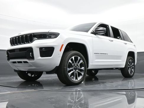 Used 2024 Jeep Grand Cherokee Overland w/ Luxury Tech Group IV image 58