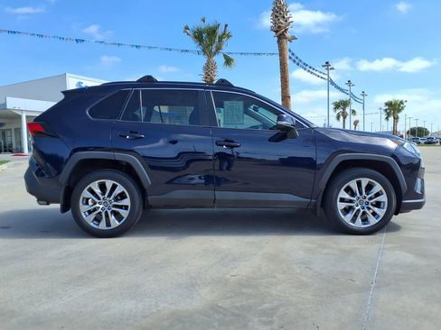 Used 2021 Toyota RAV4 XLE Premium FWD image 8