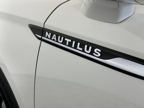 Used 2022 Lincoln Nautilus Reserve image 17