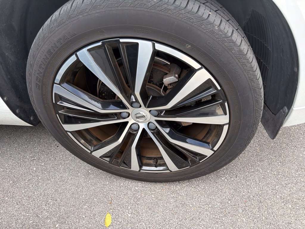 Used 2024 Volvo XC60 B5 Plus AWD/4WD image 11
