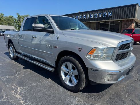 Used 2017 RAM 1500 Classic SLT AWD/4WD image 9