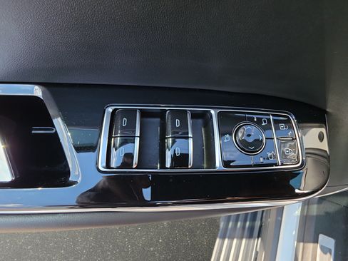 Used 2025 Cadillac Escalade ESV Sport Platinum w/ LPO, ONYX Package AWD/4WD image 30