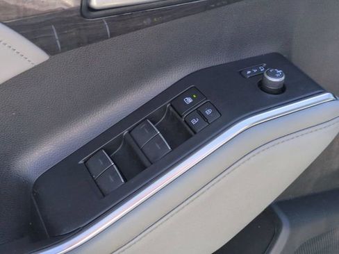 Used 2023 Toyota Highlander Platinum FWD image 13