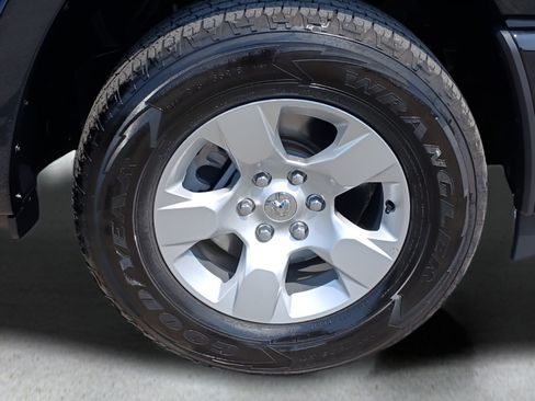 Used 2025 RAM 1500 Big Horn AWD/4WD image 28