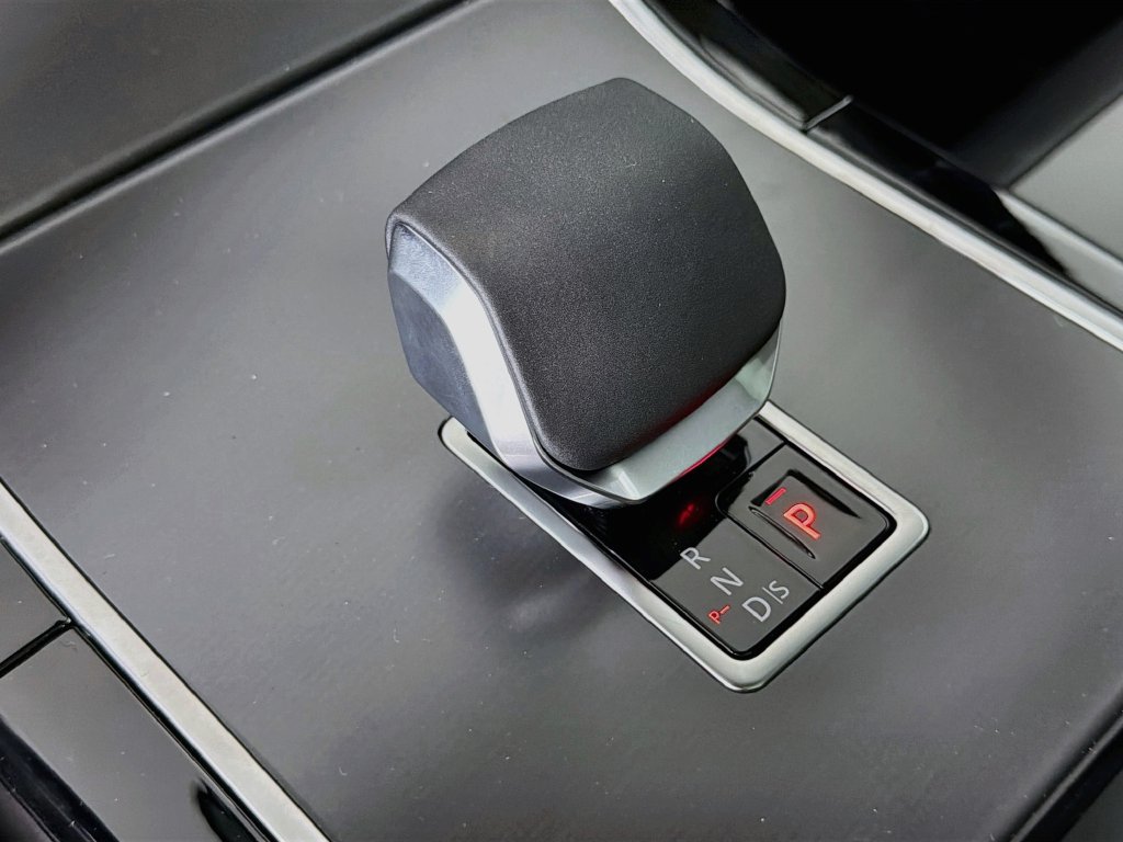 New 2026 Land Rover Range Rover Velar S AWD/4WD image 17
