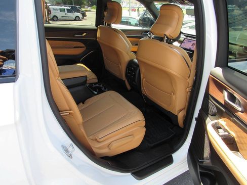 Used 2025 Jeep Grand Cherokee L Summit AWD/4WD image 29