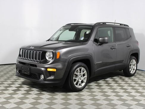 Used 2019 Jeep Renegade Latitude w/ Popular Equipment Group FWD image 3