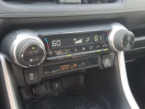 Used 2021 Toyota RAV4 XLE AWD/4WD image 15