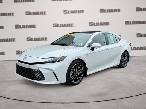 Used 2026 Toyota Camry XLE w/ Premium Plus Package FWD image 1