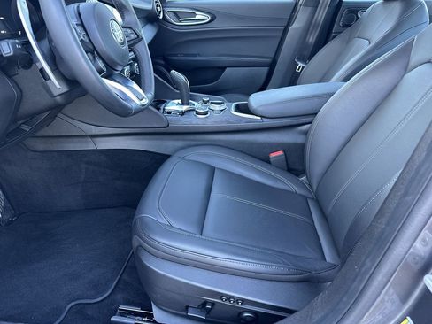 Used 2024 Alfa Romeo Giulia Sprint image 11