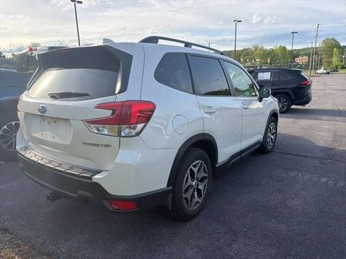 Used 2019 Subaru Forester Premium AWD/4WD image 9