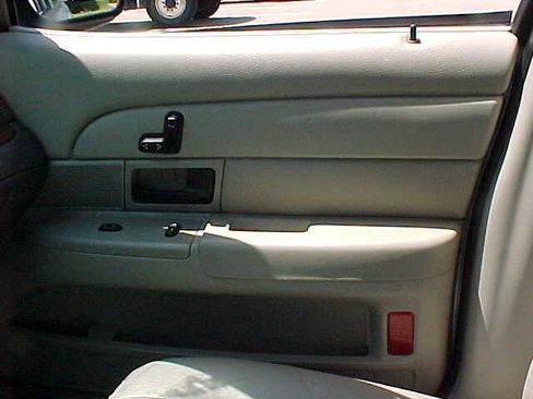 Used 2007 Ford Crown Victoria LX RWD image 31