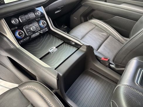 Used 2022 GMC Yukon XL Denali image 18