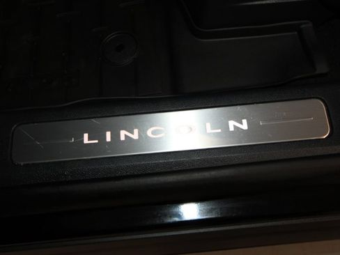 Used 2025 Lincoln Aviator Reserve w/ Equipment Group 201A AWD/4WD image 7