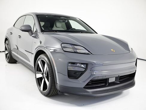 New 2026 Porsche Macan 4 Electric AWD/4WD image 9