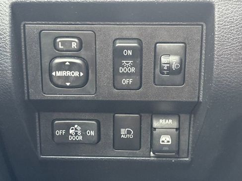 Used 2018 Toyota Tundra Limited image 24