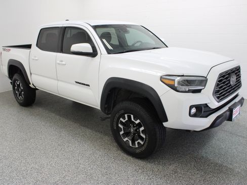 Used 2020 Toyota Tacoma TRD Off-Road w/ Technology Package AWD/4WD image 4