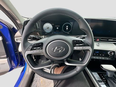 Used 2021 Hyundai Elantra Limited FWD image 11