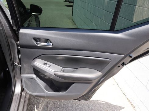 Used 2022 Nissan Altima 2.5 SR FWD image 12
