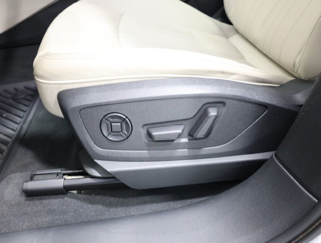 Used 2022 Audi e-tron Premium w/ Convenience Plus Package AWD/4WD image 14