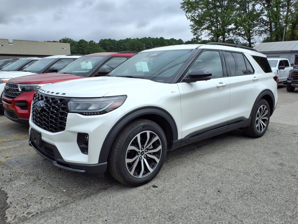 Used 2025 Ford Explorer ST-Line RWD image 1