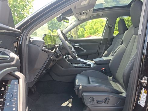 Certified 2025 Audi Q5 Prestige AWD/4WD image 12